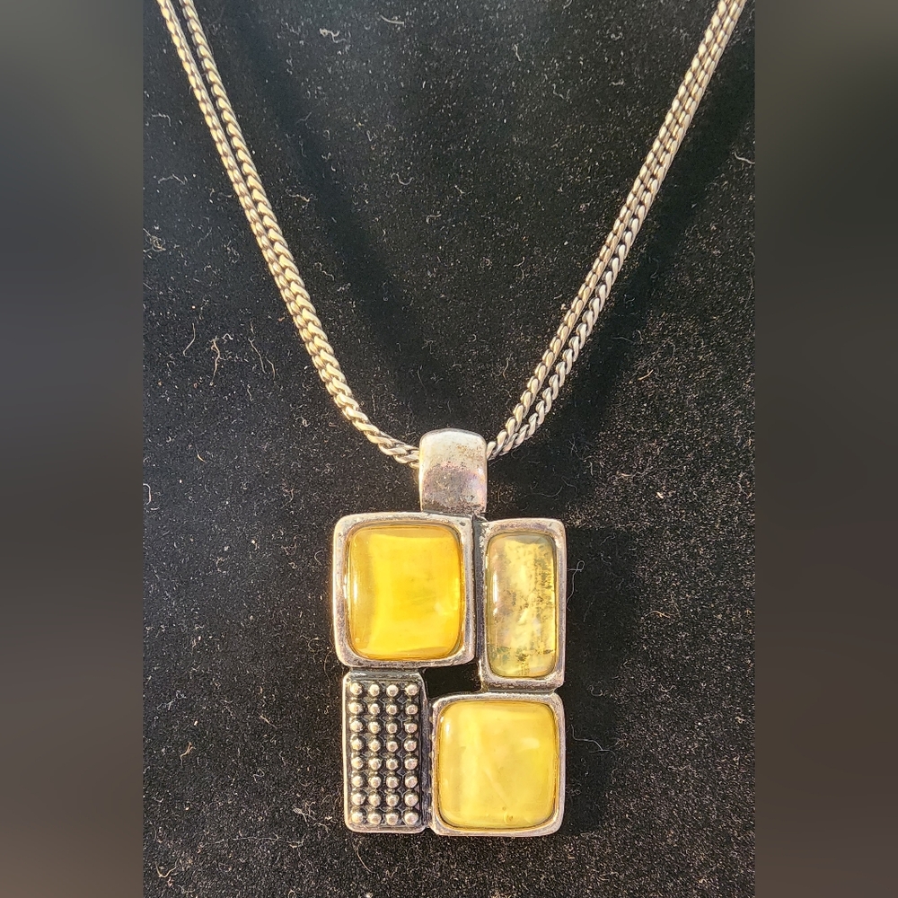 Laura Ashley Modernist Yellow Glass Pendant Necklace 16"+3" Silver-Tone Chain - Picture 3 of 7